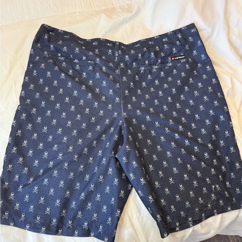 Airwalk Blue skull print men’s shorts Sz 36